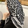 روسری ابریشم وارداتی پلنگی طوسی