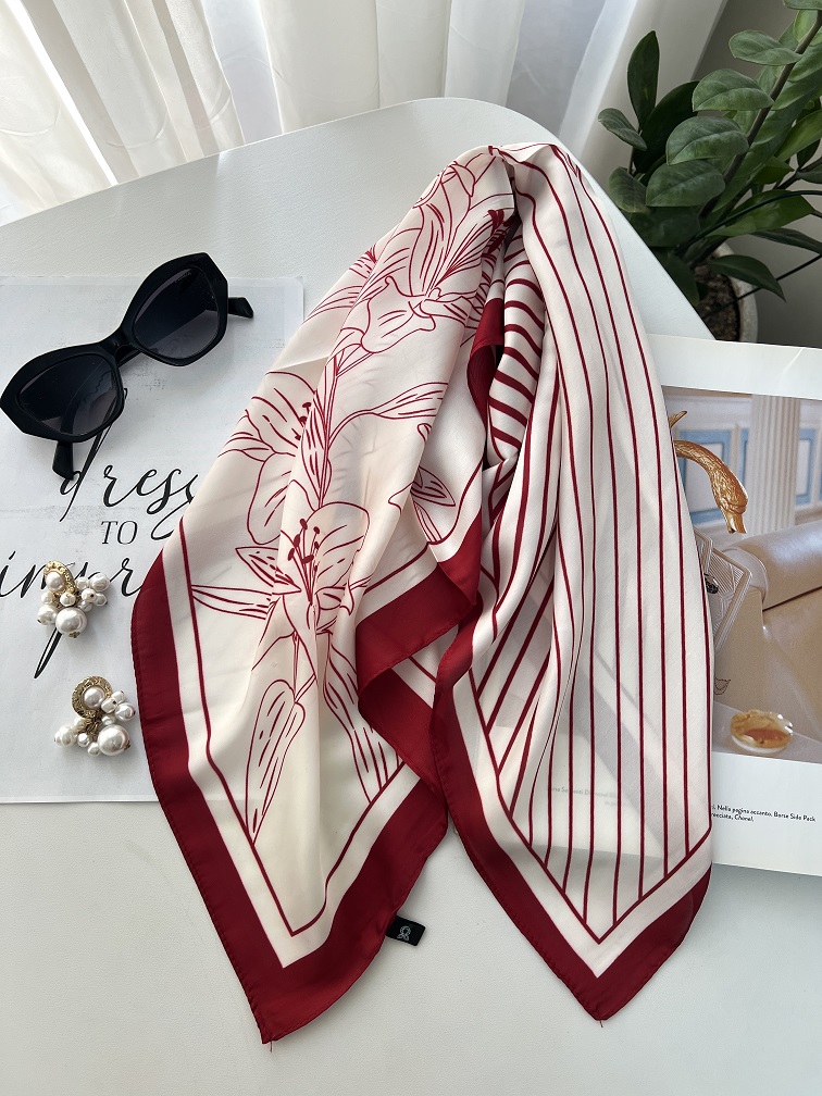 مینی اسکارف ابریشم لیلیوم زرشکی