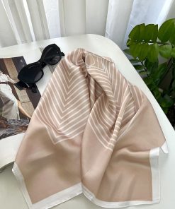 مینی اسکارف ابریشم خطی مربع صورتی کالباسی